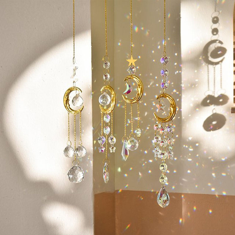 Kristall-Windspiel mit Sonne und Mond als dekorativer Sonnenfänger aus transparentem Glas für Balkon und Terrasse - Bild 1