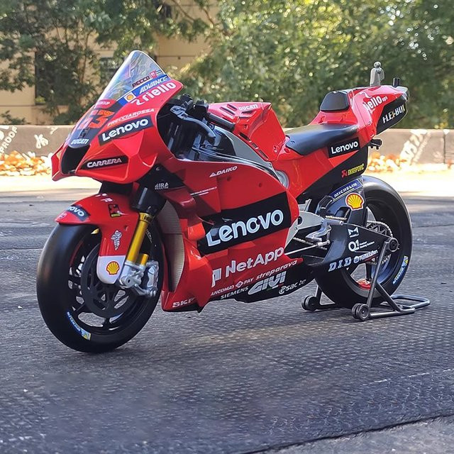 Maisto Ducati Desmosedici GP #63, Motorrad Modell, 1:6, Metall, ab 14 Jahren - Bild 1