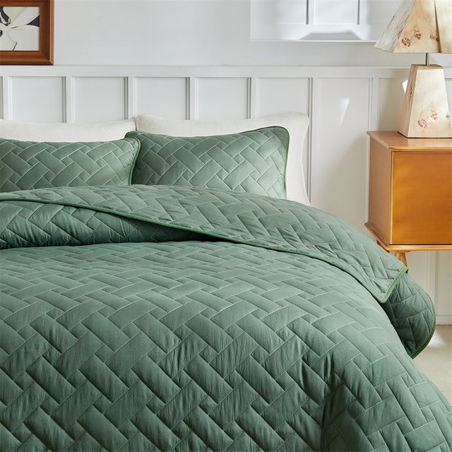 EGW 3-teiliges Bettwäsche-Set Grün: Gesteppte Sommer-Bettdecke mit Kissenbezug und Spannbettlaken, klimaregulierend, Breite: 264 cm, Tiefe: 229 cm - Bild 1