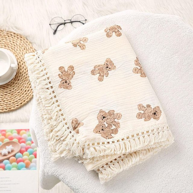 Babydecke mit Bären-Motiv aus Baumwolle und Polyester als leichte Sommer-Puckdecke für Neugeborene und Säuglinge - Bild 1