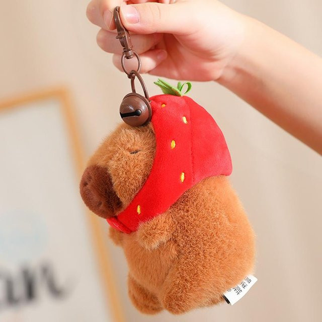 Binchi Fitness Erdbeerhut Capybara Plüschtier, Kleine Größe, ab 14 Jahren - Bild 1