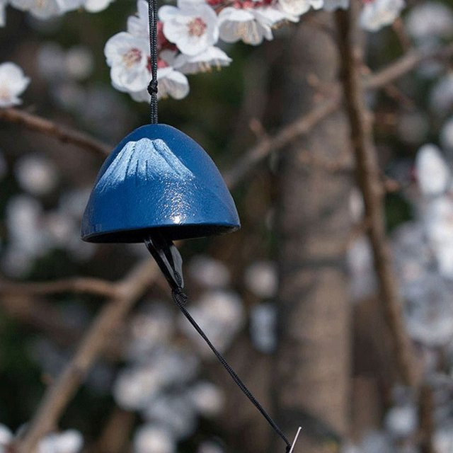 Vintage Windspiel aus Gusseisen im japanischen Stil mit floralem Design, Blau, Hängende Gartendekoration für Outdoor - Bild 1