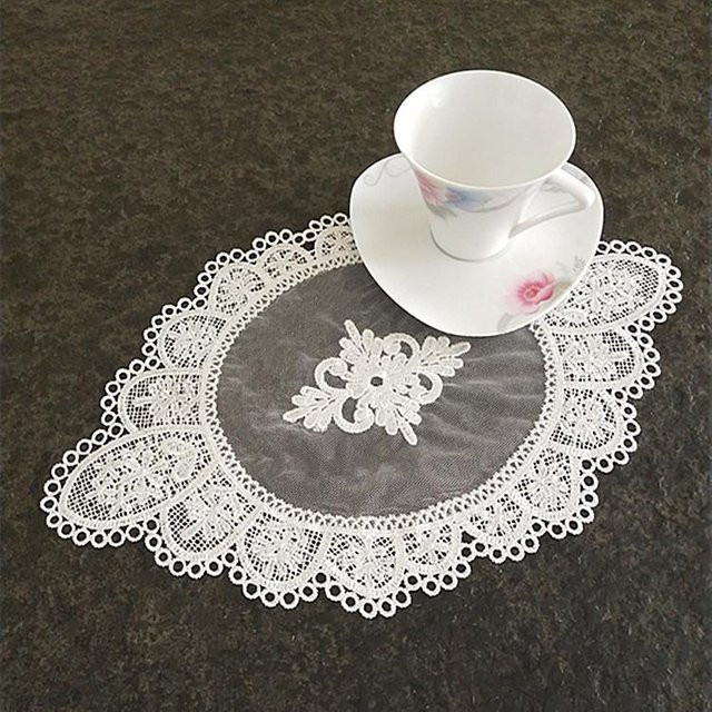 Yiran Furniture Ovales Platzset mit floraler Stickerei aus Baumwolle und Netz in Weiß, B/T: 31 x 20 cm - Bild 1