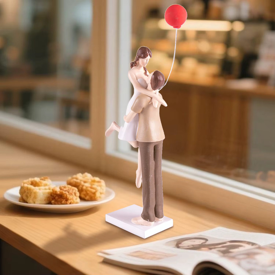 Romantische Paarstatue mit Ballon in Weiß als moderne Liebesskulptur zur Tischdekoration - Bild 5