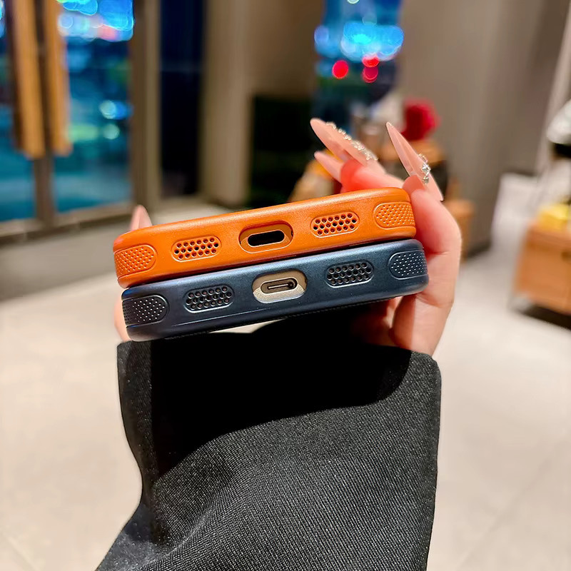 Magnetische Handyhülle für Apple iPhone 17 16 15 14 13 Pro Max mit rutschfester Textur und integriertem Objektivschutz in Blau - Bild 4