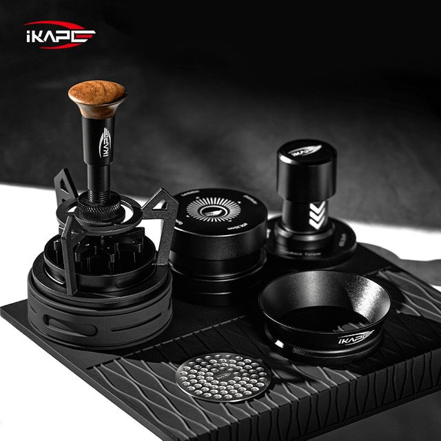IKAPE 5-in-1 Espresso-Werkzeugset aus Edelstahl in Schwarz mit Tamper, Verteiler, WDT-Tool, Puck-Sieb und Dosiertrichter für 51mm, 54mm und 58mm - Bild 1
