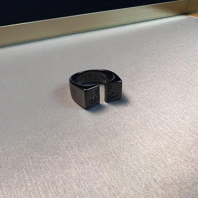 Ring Saturn Logo gravierter Vintage, Messing, Schwarz, Unisex - Bild 1