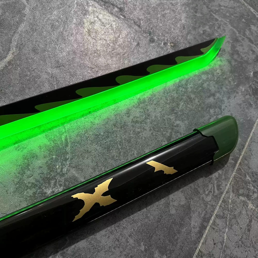 Bandai Demon Slayer Katana, Holz, LED Lichtschwert, Grün - Bild 3