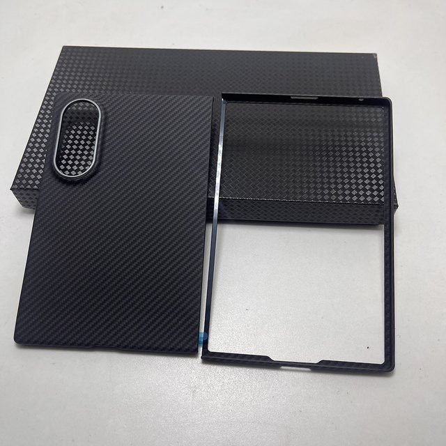 Echte Carbonhülle für Samsung Galaxy Z Fold 8 aus Aramidfaser mit MagSafe-Funktion und Linsenschutz, Schwarz - Bild 1