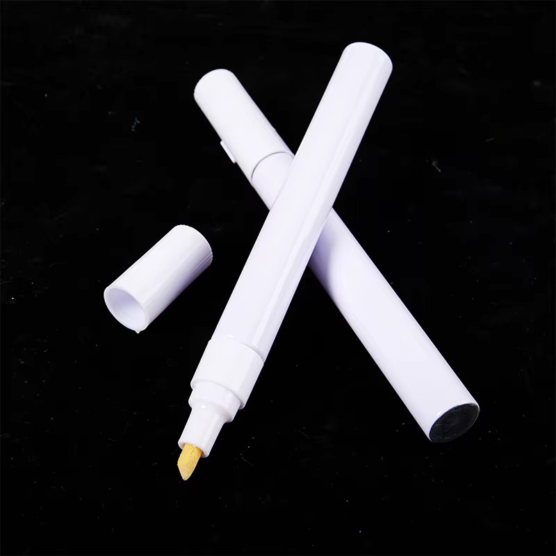 Nachfüllbarer Marker KOQZM aus Aluminium in Weiß mit Doppelkopf und wendbarer Spitze (3–6 mm) - Bild 2
