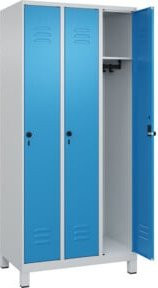 C+P Spind Classic PLUS Garderobenschrank mit 3 Abteilen, Füße, Sicherheits-Drehriegel und 3 Garderobenhaken, H x B x T: 195 x 90 x 50 cm - Bild 1