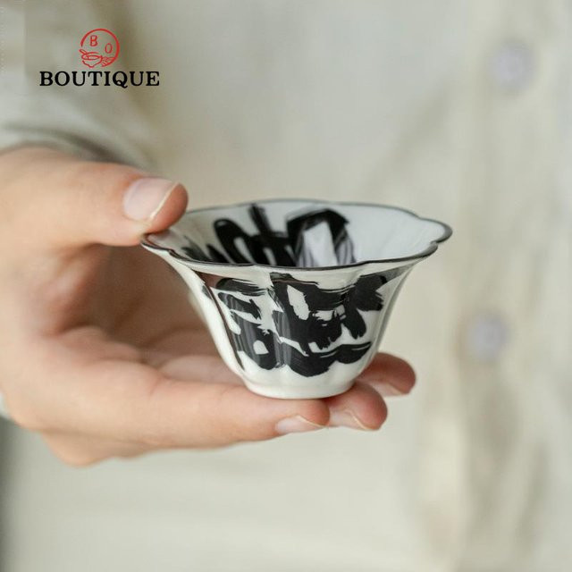 Handgefertigte PGY Keramik-Teetasse mit floralem Design in Weiß - Bild 1