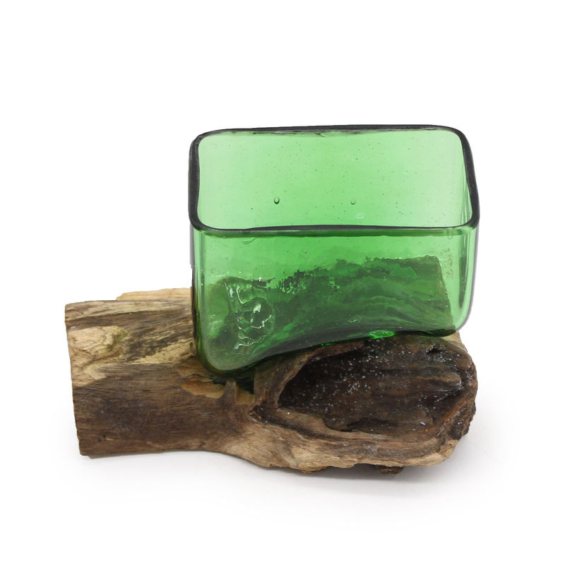 Quadratische Schale aus Recyclingglas in Grün mit Holzsockel von SHAMTAM - Bild 2