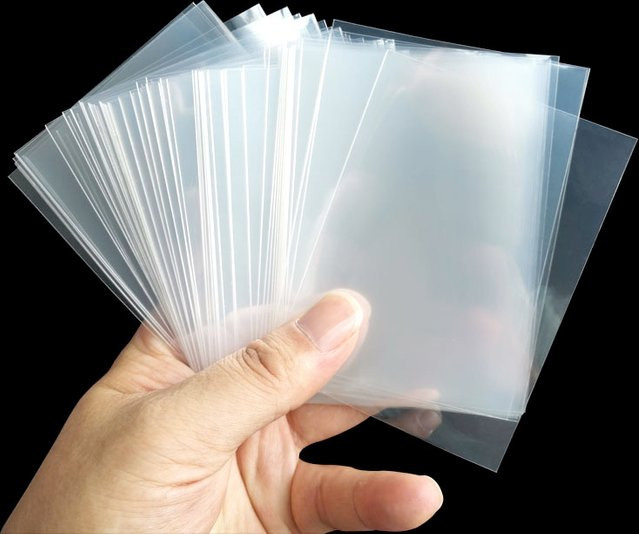 100 Stück transparente Kartenhüllen aus Kunststoff für Sportkarten und MTG, B/H: 61 x 88 mm - Bild 1