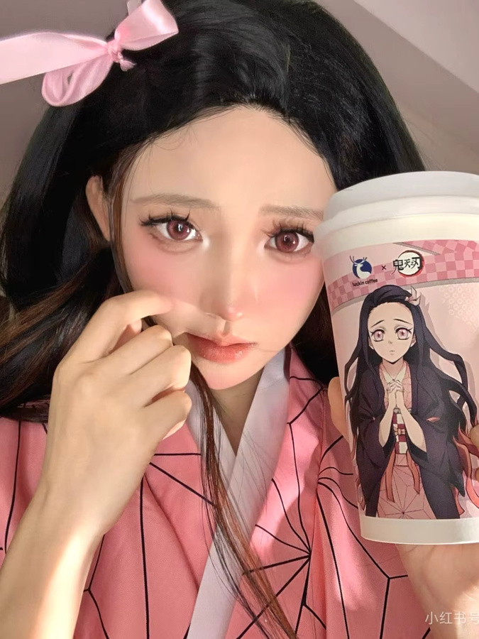 Nezuko Kamado Cosplay Perücke, lange lockige Synthetikperücke - Bild 4