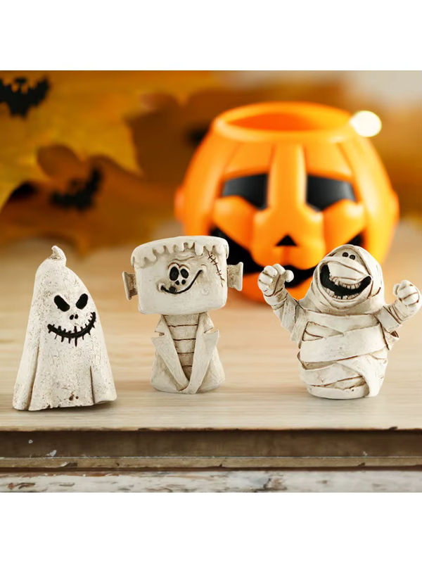 Weiße Halloween Dekoration aus Kunstharz mit Kürbiskopf und Geist als Tischornament - Bild 3