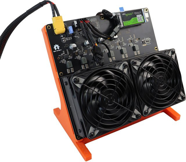 Lucky Miner NerdOCTAXE Rev3.1 Bitcoin Miner in Schwarz mit 8 BM1370 Asic-Chips und Netzteil - Bild 1