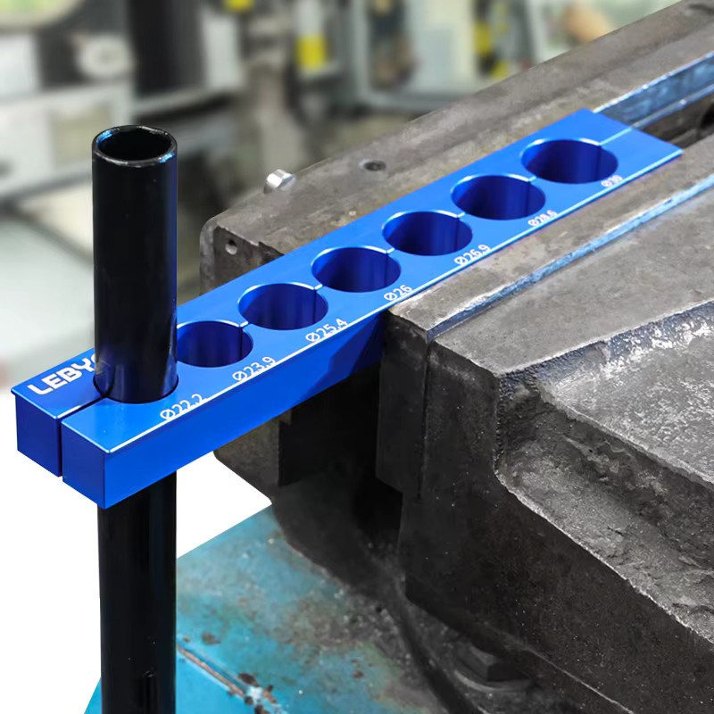 LEBYCLE Tischschraubstock Einsatzklemme in Blau für Fahrradteile und Reparaturen, Spannbereich 5–45 mm - Bild 3