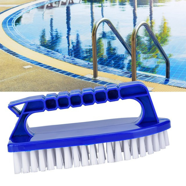 Manuelle Eckbürste in Blau für die Reinigung von Schwimmbadstufen, Fenstern und Türen mit feinen Borsten - Bild 1