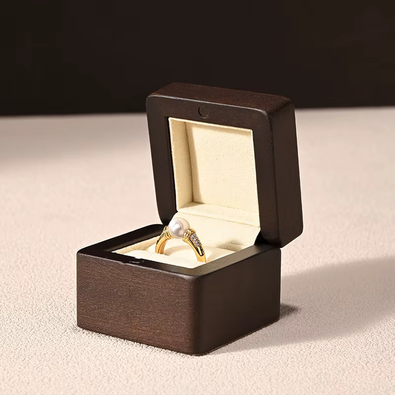 WoodTen Holzring Schmuck-Aufbewahrungsbox in Braun und Grau als Organizer für Verlobung, Hochzeit und Jahrestag - Bild 4