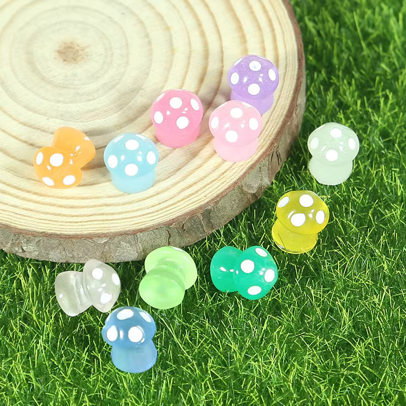 IFITU PUBO Mini Fluoreszierende Pilze aus Harz in Transparent und Multicolour zur Dekoration für Garten, Balkon und Miniaturlandschaften - Bild 4