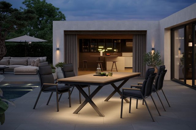 OUTFLEXX Luminara Garten-Essgruppe aus Aluminium und Holzimitat in Anthrazit Matt mit 4 Stapelsesseln, Auflagen und LED-Beleuchtung, Tisch B: 240 cm, T: 100 cm, H: 75 cm - Bild 1