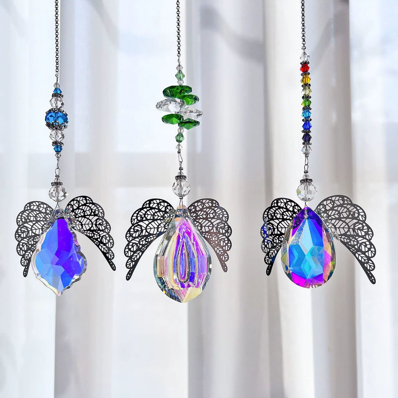 Hängender Engel-Suncatcher aus Glas in Mehrfarbig als dekorative Garten- und Möbeldekoration - Bild 5