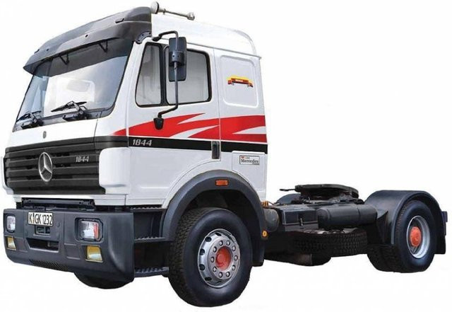 Italeri Mercedes-Benz SK1844 LS V8, Modellfahrzeug, 1:24 - Bild 1