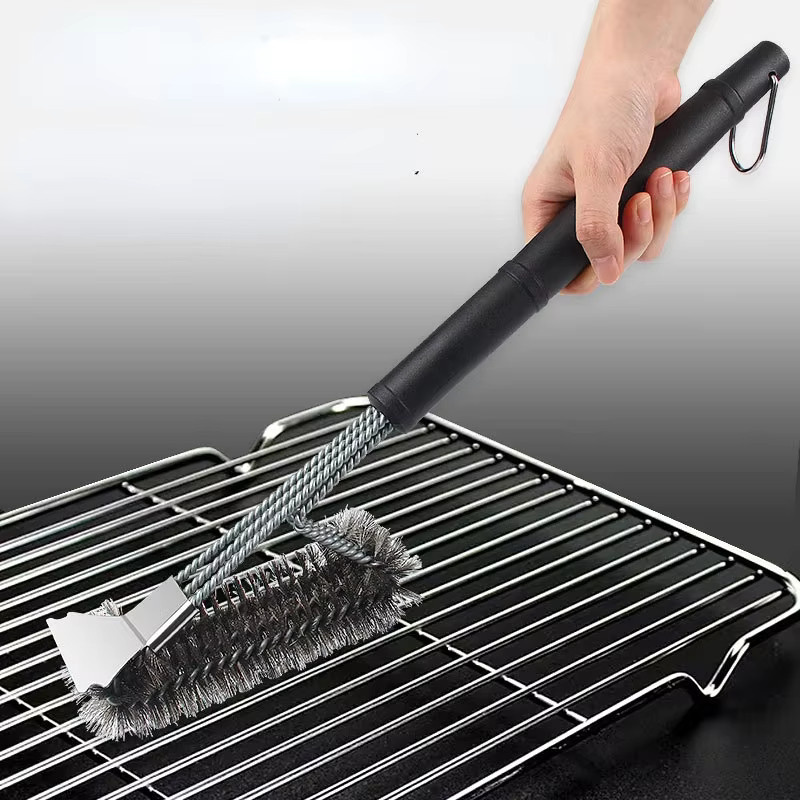 3-in-1 Grillreinigungsbürste und Schaber aus Edelstahl in Silber, 18 Zoll - Bild 2