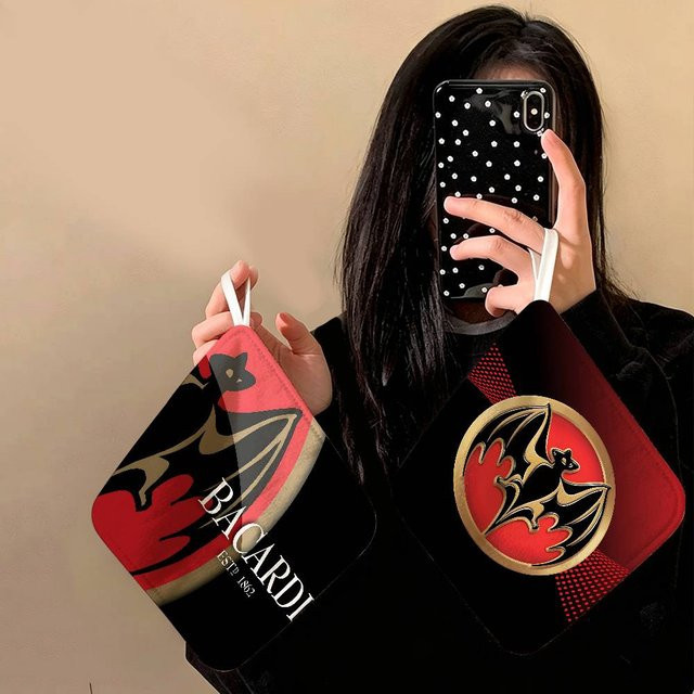 Bacardi Rum Vampire Handtuch aus Polyester-Baumwoll-Mischgewebe mit Hängedesign für Haushalt und Gastronomie - Bild 1