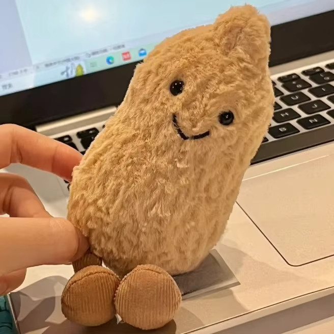 XUYUAN Erdnuss-Ornament in Braun als Kawaii-Deko für Schreibtisch und Wohnzimmer - Bild 1