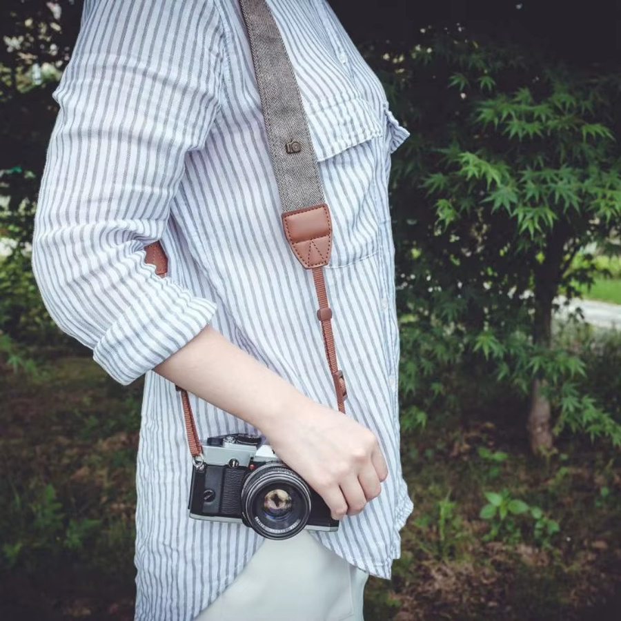 Wrumava Kamera Schultergurt im Vintage Hippie Stil aus Baumwolle, bunt und braun, passend für Canon, Nikon und Sony DSLR/SLR Kameras - Bild 3