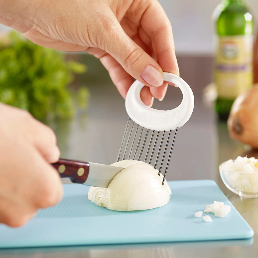 Fackelmann Zwiebel-Schneidehilfe mit Fingerguard in Weiß und Silber aus Kunststoff - Bild 2