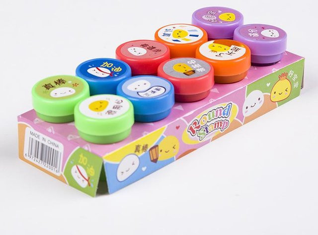 Rui Di Kinderstempel Set mit Smiley-Gesichtssiegeln in Pink und Multicolour, 10 Stück Selbstfärbestempel für Scrapbooking und DIY Bastelspielzeug - Bild 1