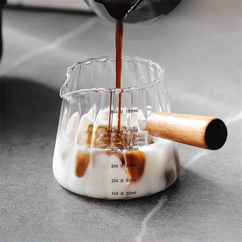 Espresso Messbecher aus Glas mit Holzgriff für Kaffeeextraktion und Milch, transparent - Bild 3