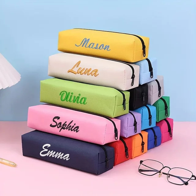 Individuell gesticktes Namens-Federmäppchen in Pink aus Textil mit Reißverschluss - Bild 1