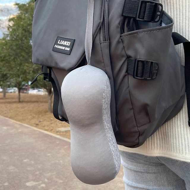 Tragbares U-förmiges Mini-Nackenkissen für Erwachsene in Grau zur Unterstützung von Nacken und Rücken beim Reisen oder im Büro - Bild 1