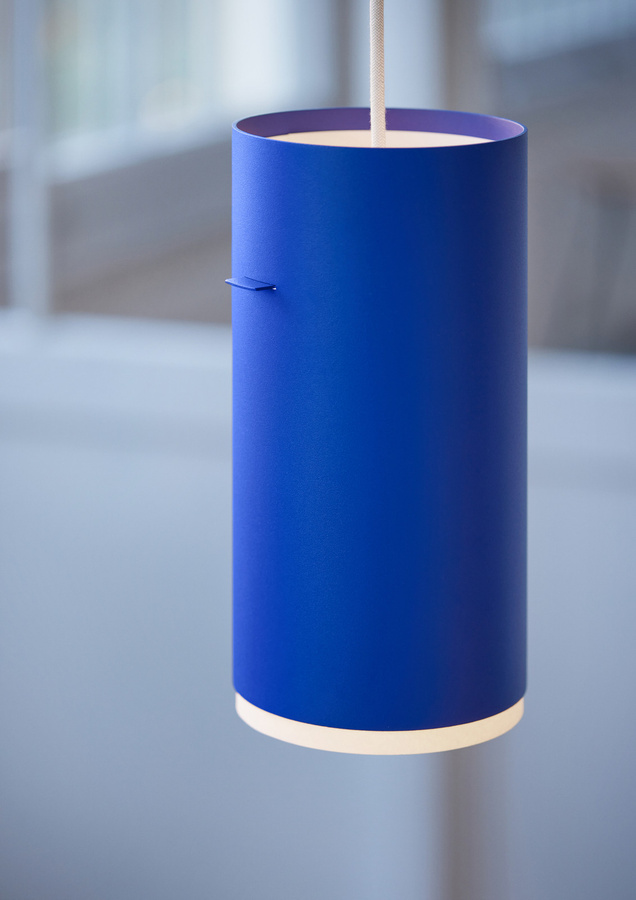 Moebe Tube Pendelleuchte in Blau aus Aluminium und Papier mit skandinavischem Design - Bild 2
