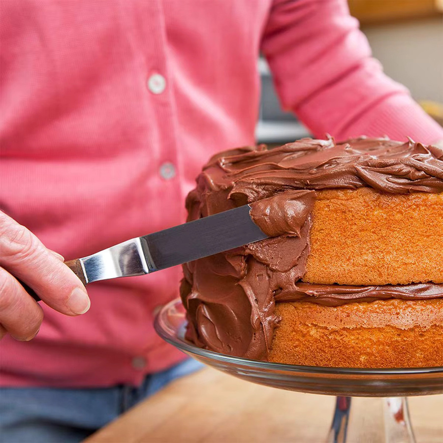 Leeseph Gebogener Kuchenspachtel aus Edelstahl mit Holzgriff in Silber und Braun - Bild 4