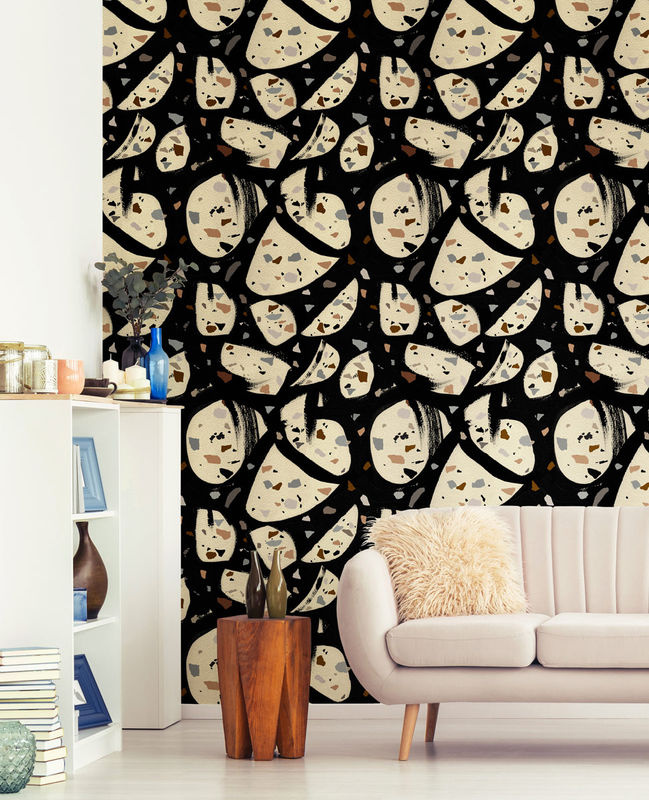 MINDTHEGAP Mural Tapete Terrazzo Black in Schwarz und Beige mit geometrischem Abstract-Design aus Non-Woven - Bild 2