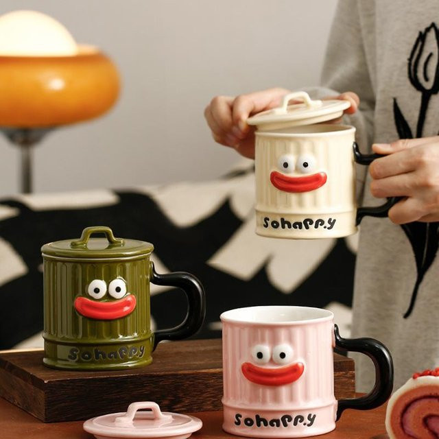 Niedliche Cartoon Keramiktasse mit Deckel und lächelndem Gesicht von Yiran Furniture, Mehrfarbig, 400 ml - Bild 1