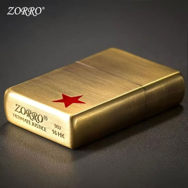 ZORRO Retro Kerosin-Schleifrad-Feuerzeug mit gezeichnetem Fünfzackigen Stern in Gold - Bild 1