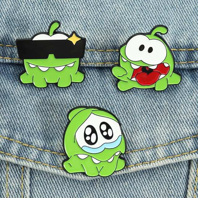 Om Nom Emaille-Anstecknadel, grünes Monster, Brosche - Bild 1