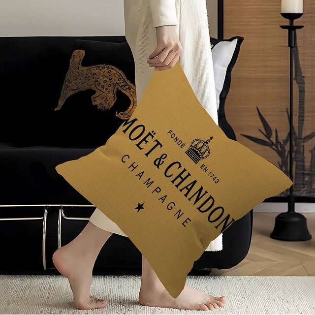M-Moet C-Chandon Anime Kissenbezug für Sofa und Kopfkissen, B/B/B: 45 x 45 cm - Bild 1