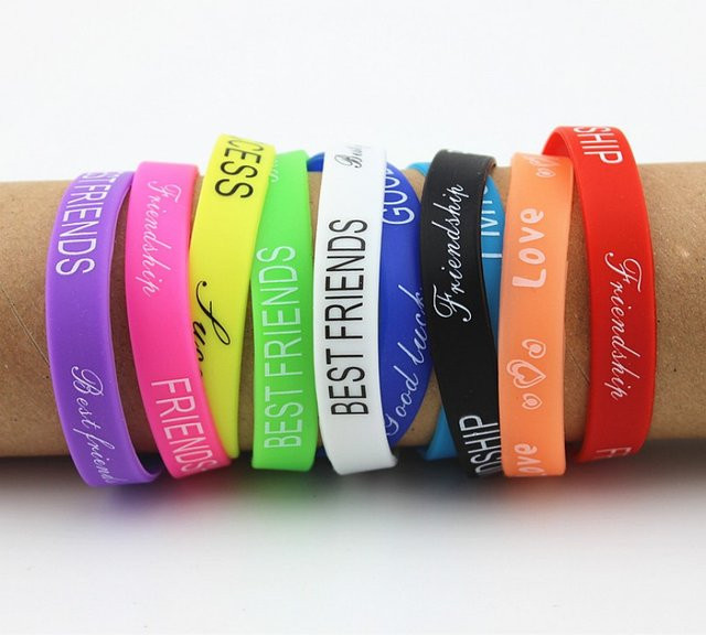 weyena Buchstaben-Silikon-Armband, gemischte Farben, 12 mm, Unisex - Bild 1
