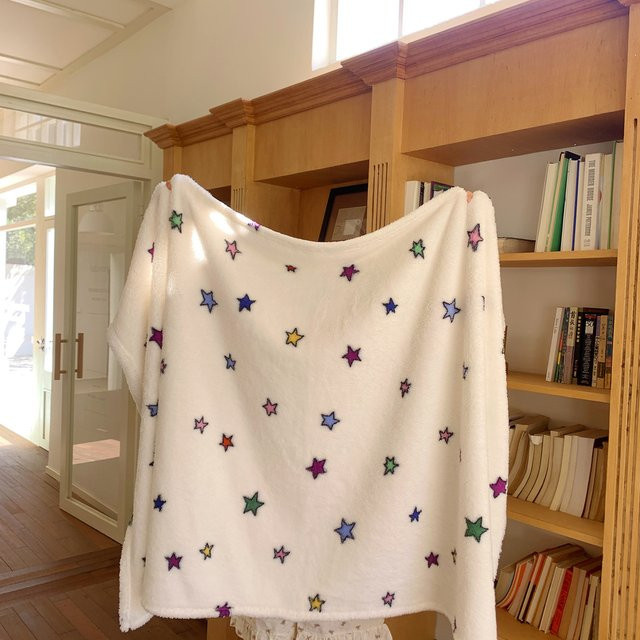 VIKAMA Fleece-Decke mit minimalistischem geometrischem Print, weiß, weich und wärmend für Herbst und Winter - Bild 1