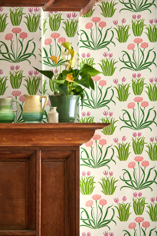 Morris & Co Tapete Glade - Tulip Fields in Grün und Multicolour mit floralem Art Nouveau Design - Bild 2
