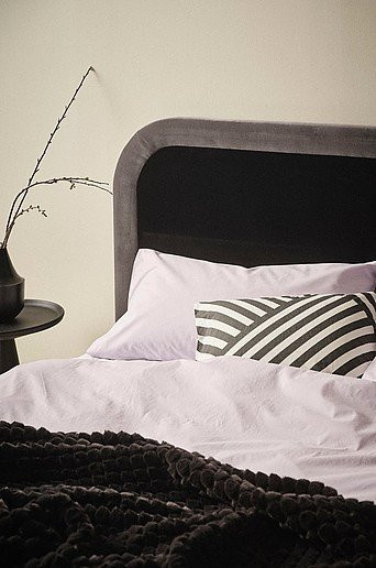 IKEA VÅGHOLMEN Kopfteil Polsterteil in Grau mit Holzrahmen und Stoffbezug, Breite: 161 cm, Höhe: 120 cm, Tiefe: 7 cm - Bild 1