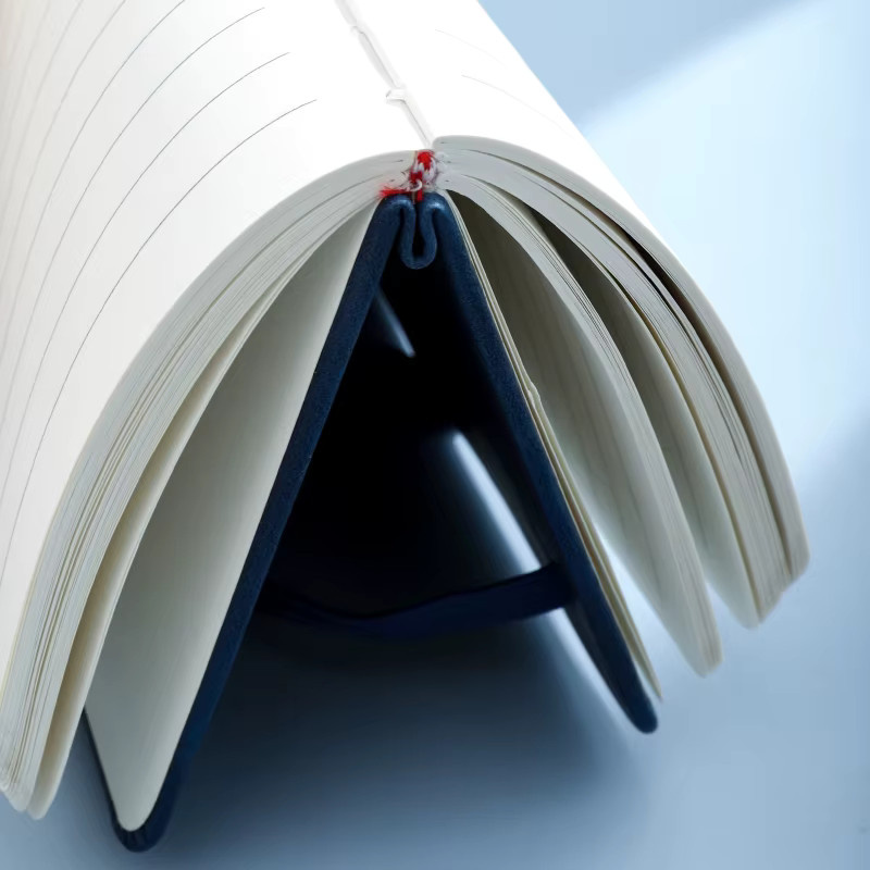 Tragbares Business-Notizbuch A6 mit schwarzem PU-Ledereinband, Hardcover und elastischem Verschluss, liniertes Briefpapier mit 96 Blatt / 192 Seiten - Bild 2