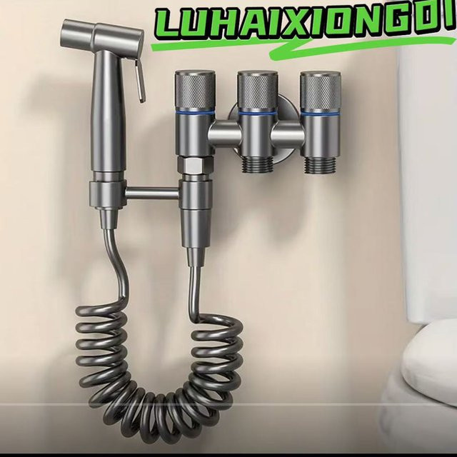 YANKE 3-in-1-Wasserverteiler aus Edelstahl mit Spritzpistole in Silber, Wandmontage mit Chrom-Finish - Bild 1